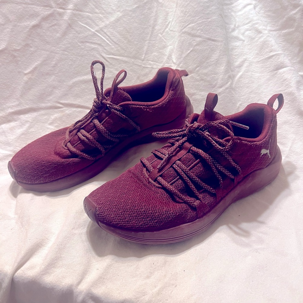 Ladies Puma Prowl Cordovan Maroon Sneakers Size 10